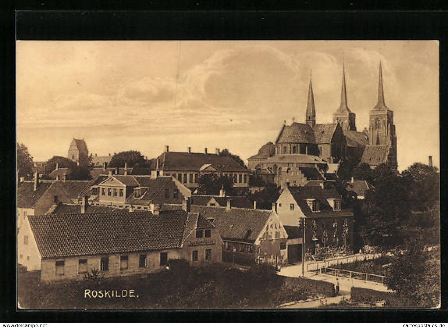 AK Roskilde, Ortsansicht Mit Blick Auf Kirche  - Dänemark