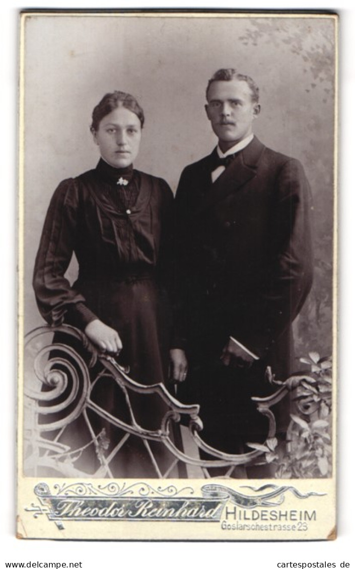 Fotografie Theodor Reinhard, Hildesheim, Goslarschestr. 23, Junges Paar In Eleganter Kleidung  - Personas Anónimos