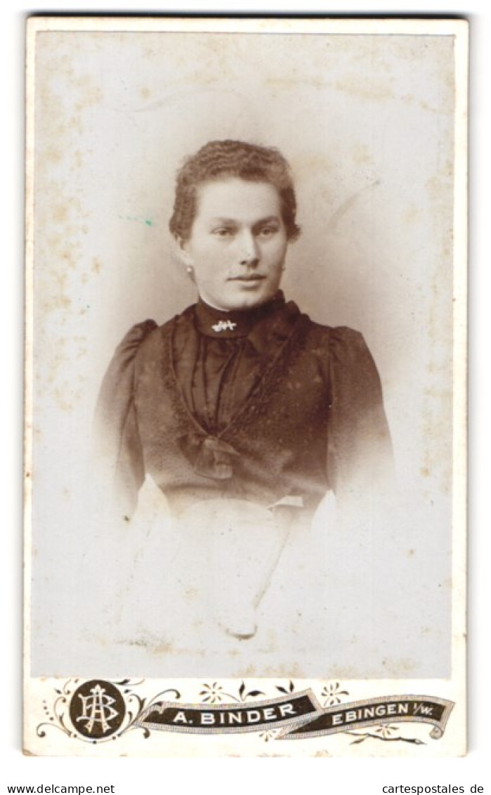 Fotografie August Binder, Ebingen, Bahnhofstr., Junge Dame Mit Zurückgebundenem Haar  - Personnes Anonymes