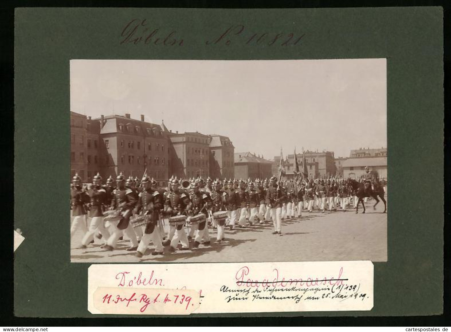 Fotografie Brück & Sohn Meissen, Ansicht Döbeln I. Sa., Abmarsch Der Fahnenkompanie 11. Infanterie Regiment Nr. 139  - Places