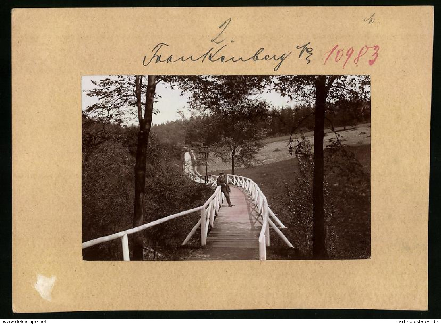 Fotografie Brück & Sohn Meissen, Ansicht Frankenberg I. Sa., Junger Knabe Am Eingang Zum Lützeltal  - Places