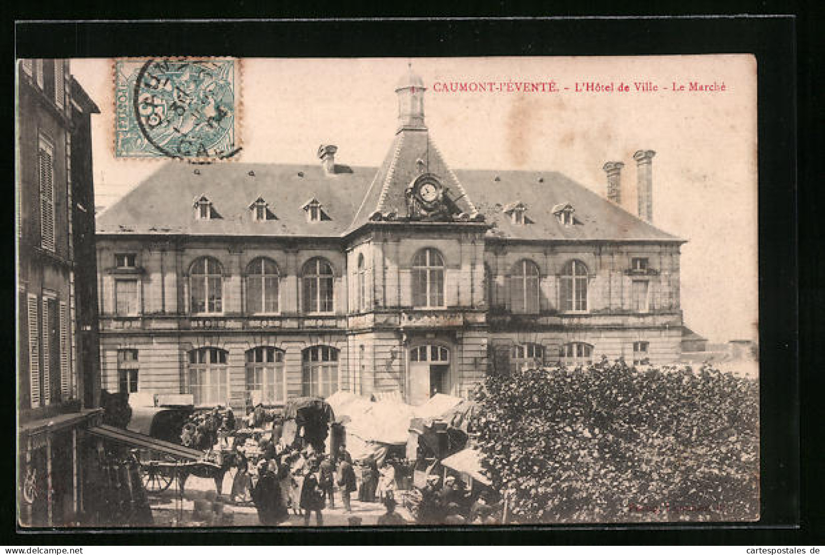 CPA Caumont-L`Éventé, L`Hotel De Ville - Le Marché  - Autres & Non Classés