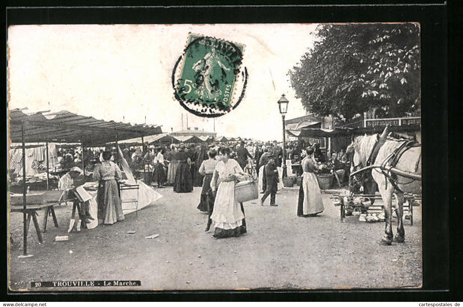 CPA Trouville, Le Marché  - Trouville