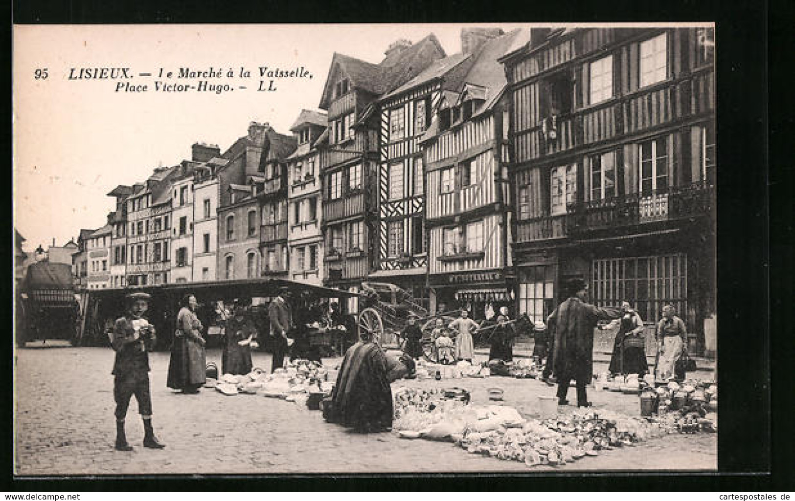 CPA Lisieux, Le Marché A La Vaisselle, Place Victor-Hugo  - Lisieux