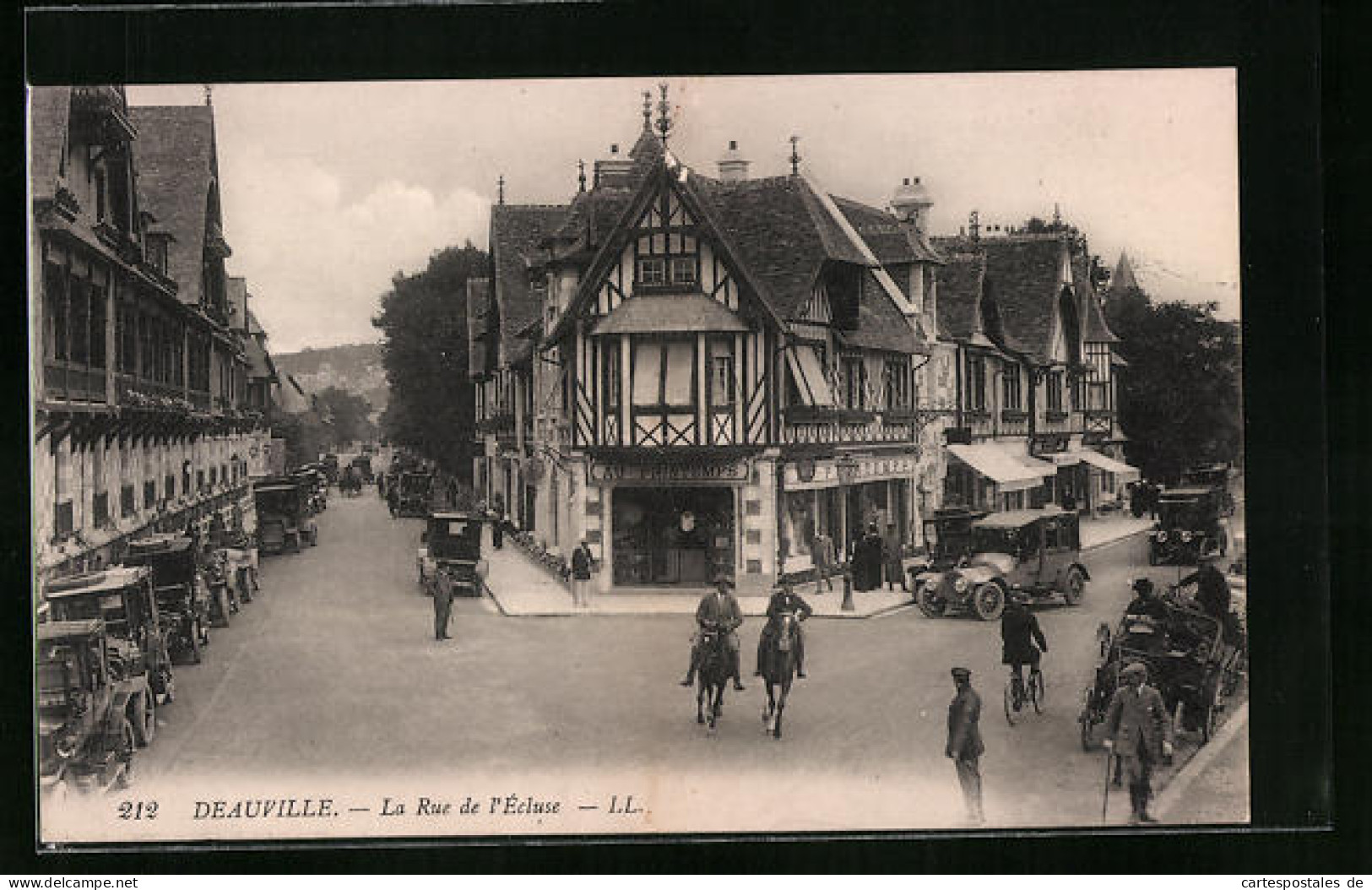 CPA Deauville, La Rue De L`Écluse  - Deauville