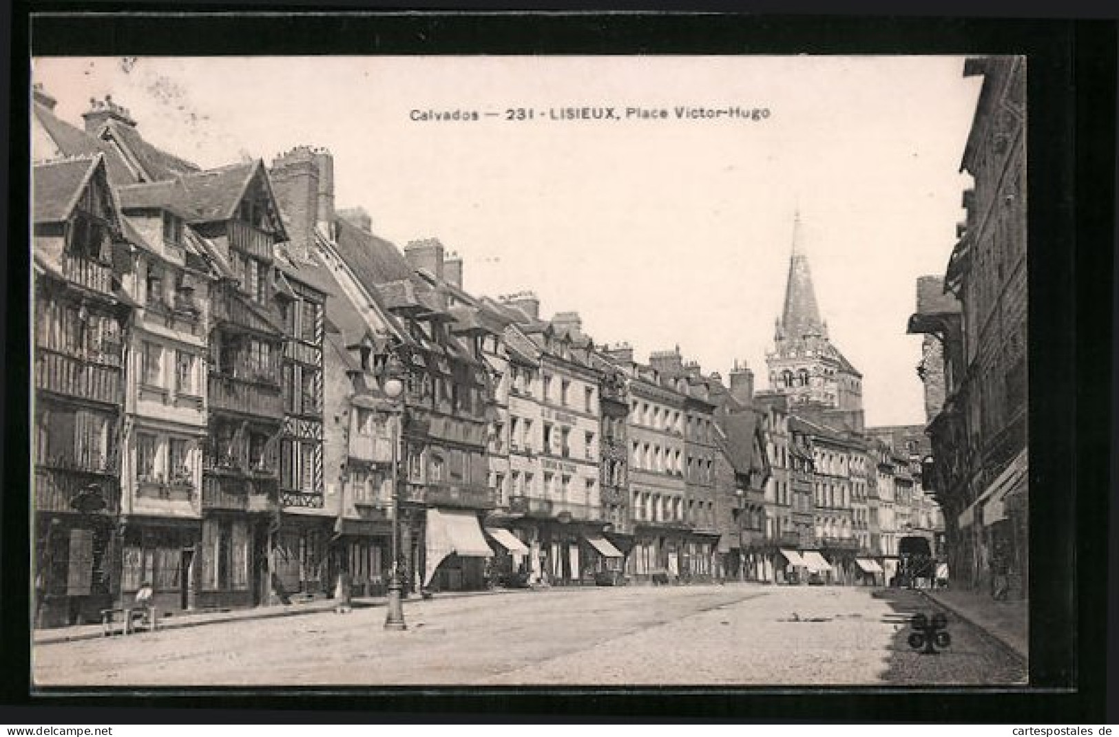 CPA Lisieux, Place Victor-Hugo  - Lisieux