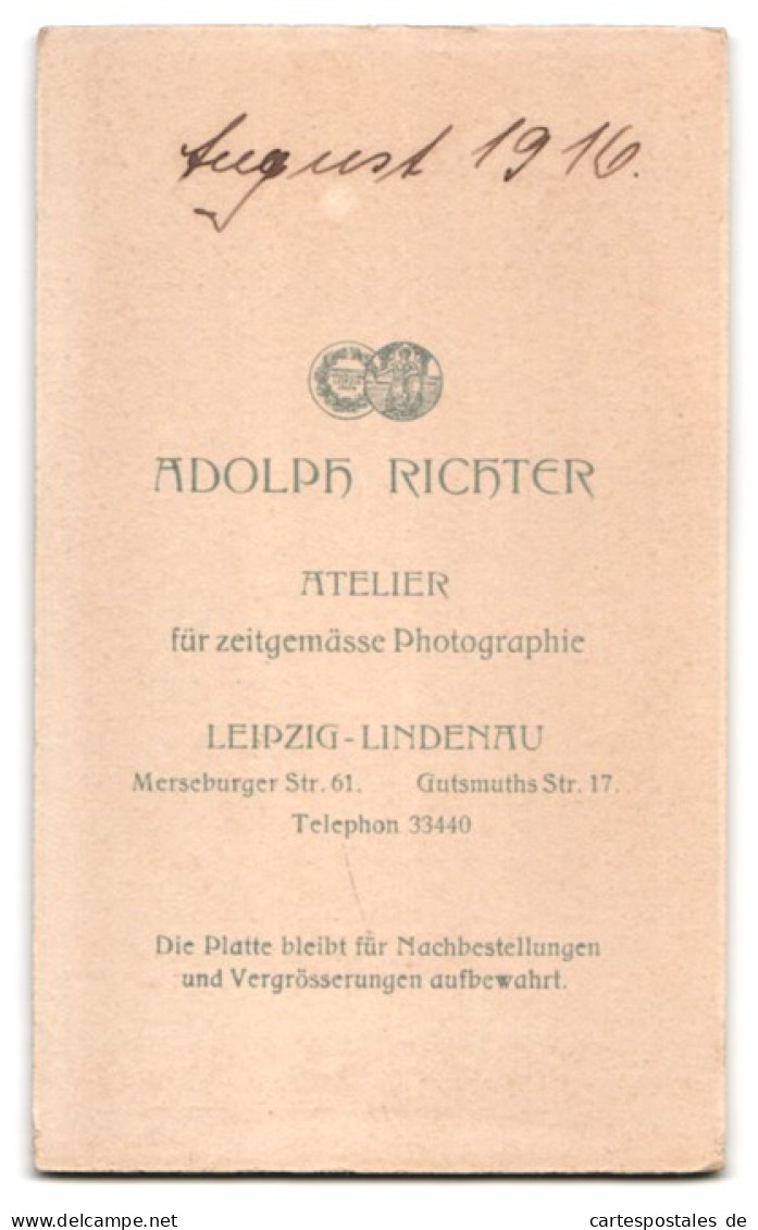 4 Fotografien Adolph Richter, Leipzig-Lindenau, niedliches blondes Mädchen im Kleid mit Haarschleife, Lächelt, 1916 