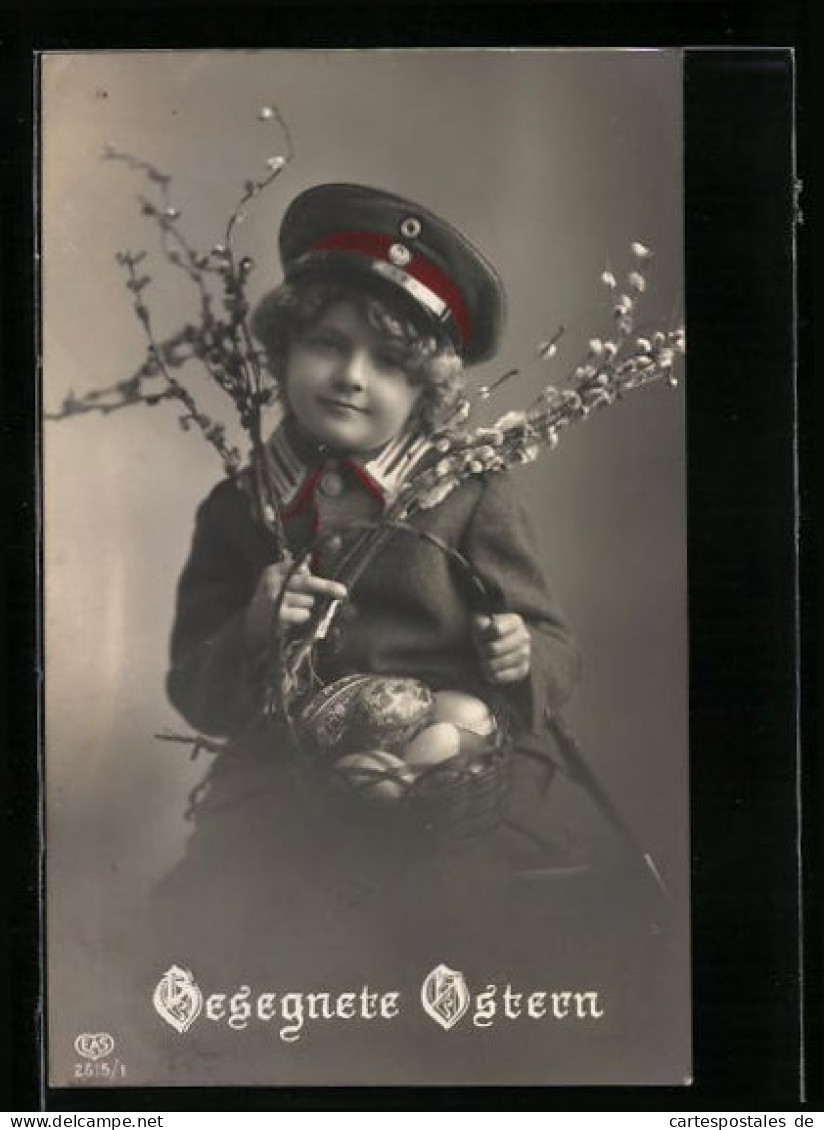 AK Gesegnete Ostern, Kind In Feldgrau Mit Osterkorb  - Oorlog 1914-18