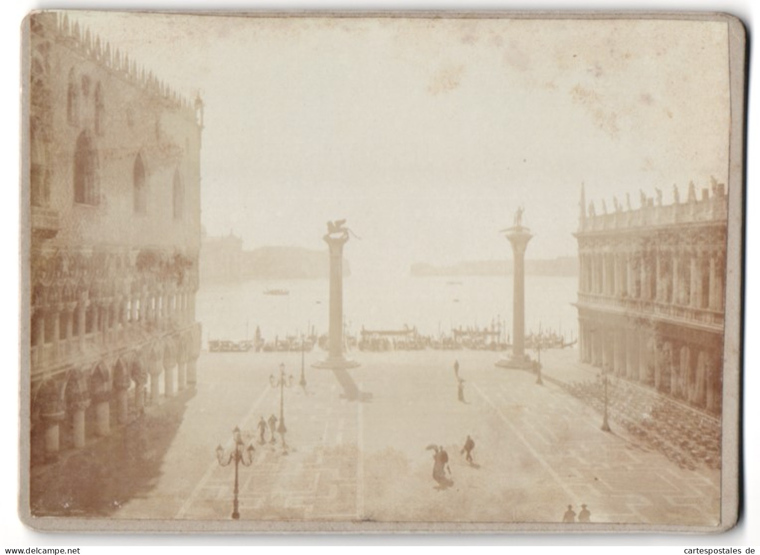 28 Foto unbekannter Fotograf, Venedig, Baron Hilmar von dem Bussche in Venedig, Gondel, Kriegsschiff, 1900 