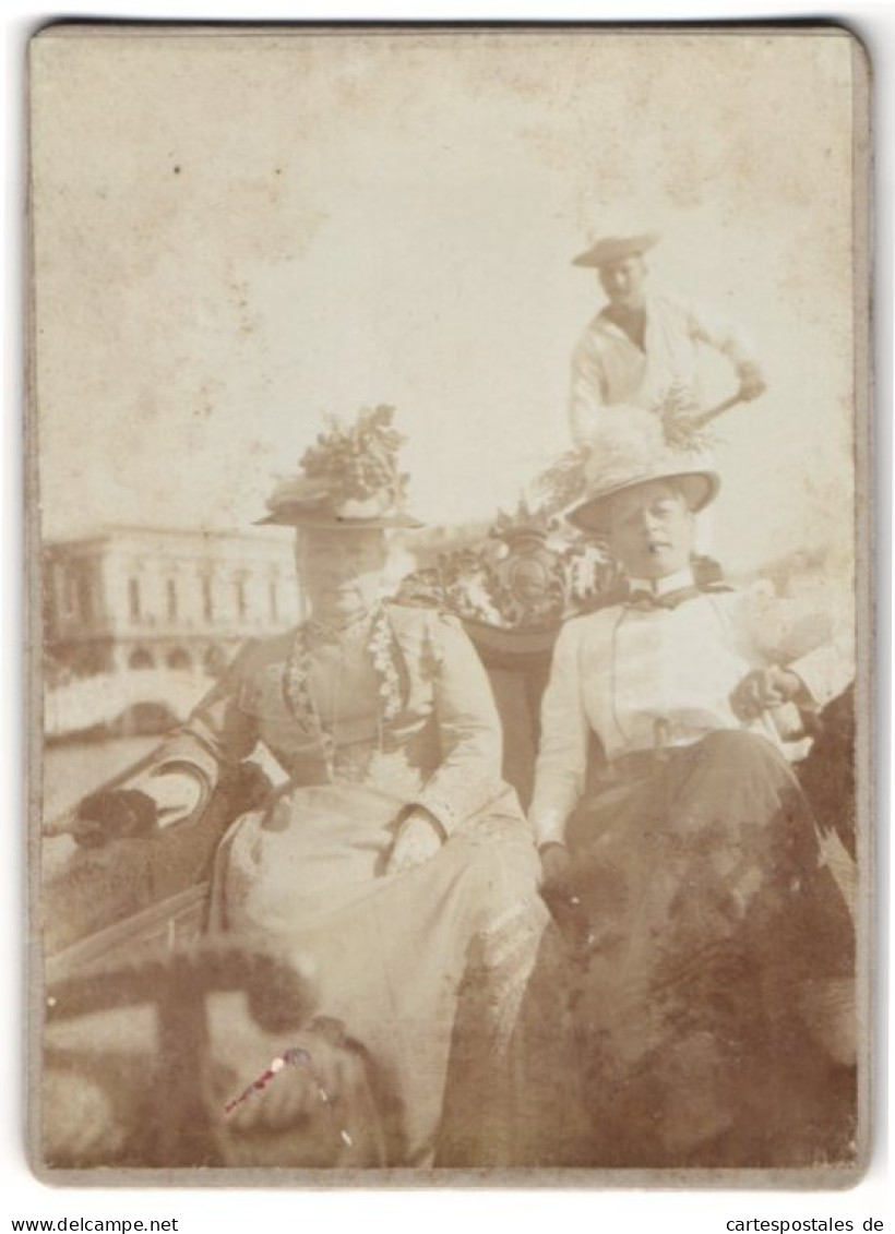 28 Foto unbekannter Fotograf, Venedig, Baron Hilmar von dem Bussche in Venedig, Gondel, Kriegsschiff, 1900 