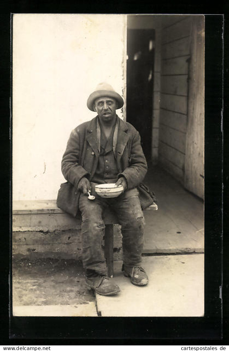 Foto-AK Bettler Mit Einer Mahlzeit  - Autres & Non Classés