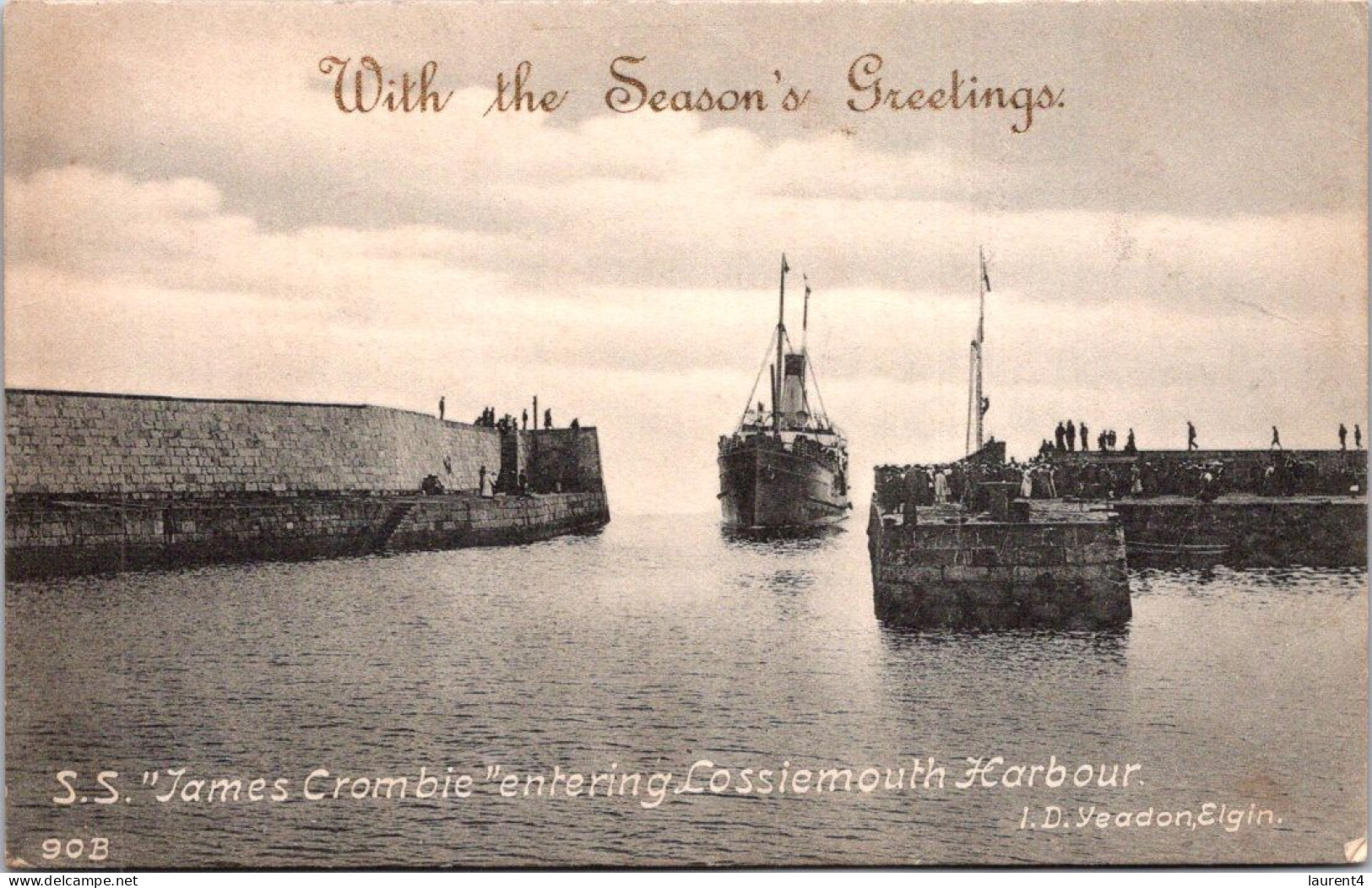 14-5-2024 (5 Z ) VERY OLD B/w (written) UK - Ship - S.S. James Crombie Entering Lossiemouth Harbour - Paquebots