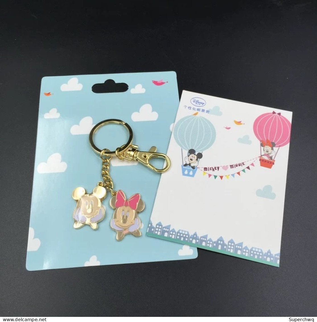 China Shanghai Philatelic Corporation Mickey Minnie Double Portrait Keyring With Postal Fold - Ongebruikt