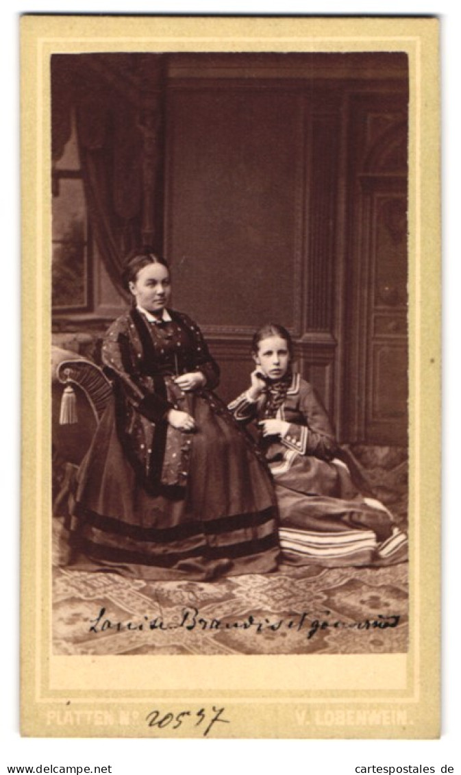 Fotografie V. Lobenwein, Klagenfurt, Portrait Melle Bernhardt Mit Lousie Brandis Posieren Im Atelier  - Personnes Anonymes