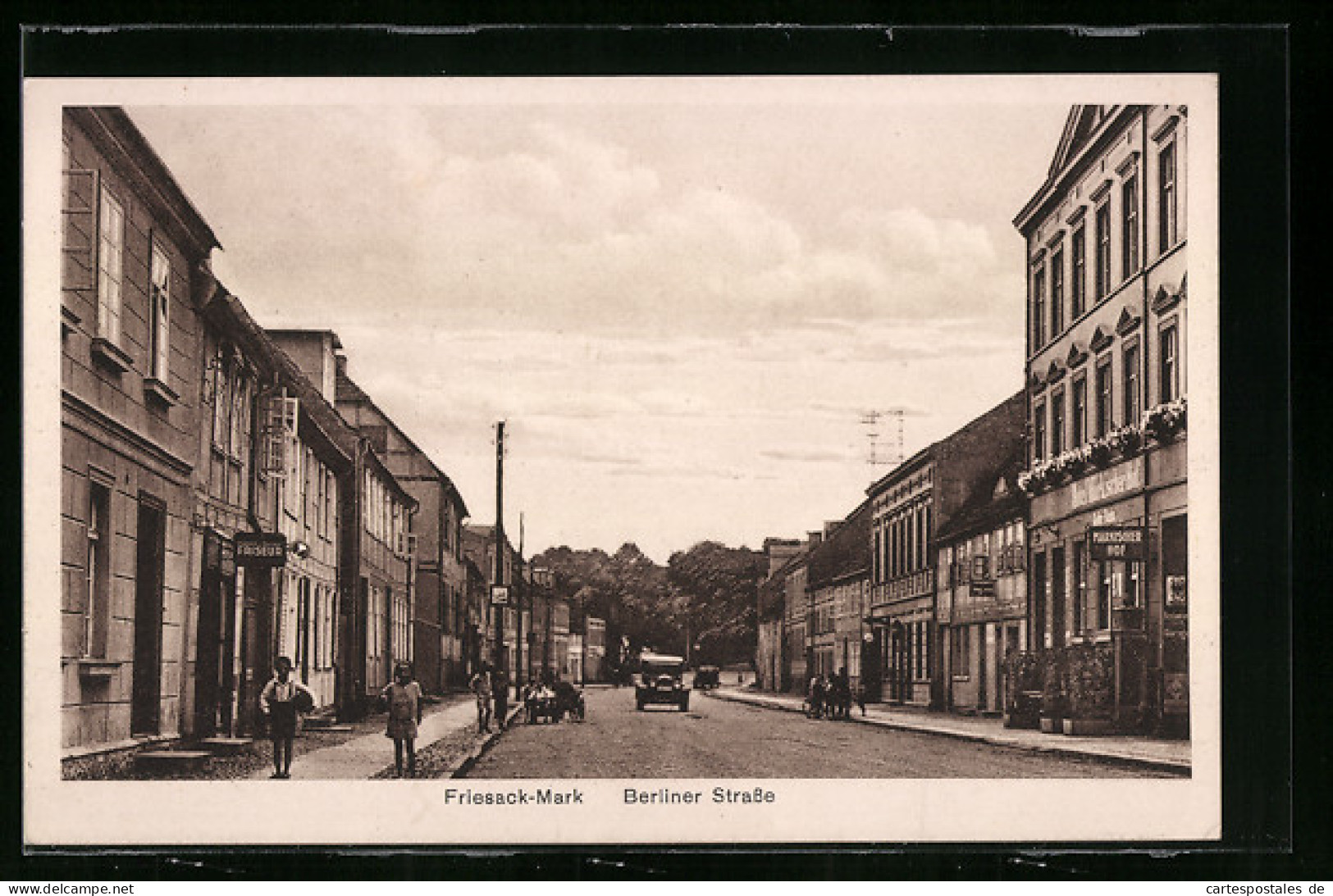 AK Friesack /Mark, Berliner Strasse Mit Hotel Märkischer Hof  - Friesack