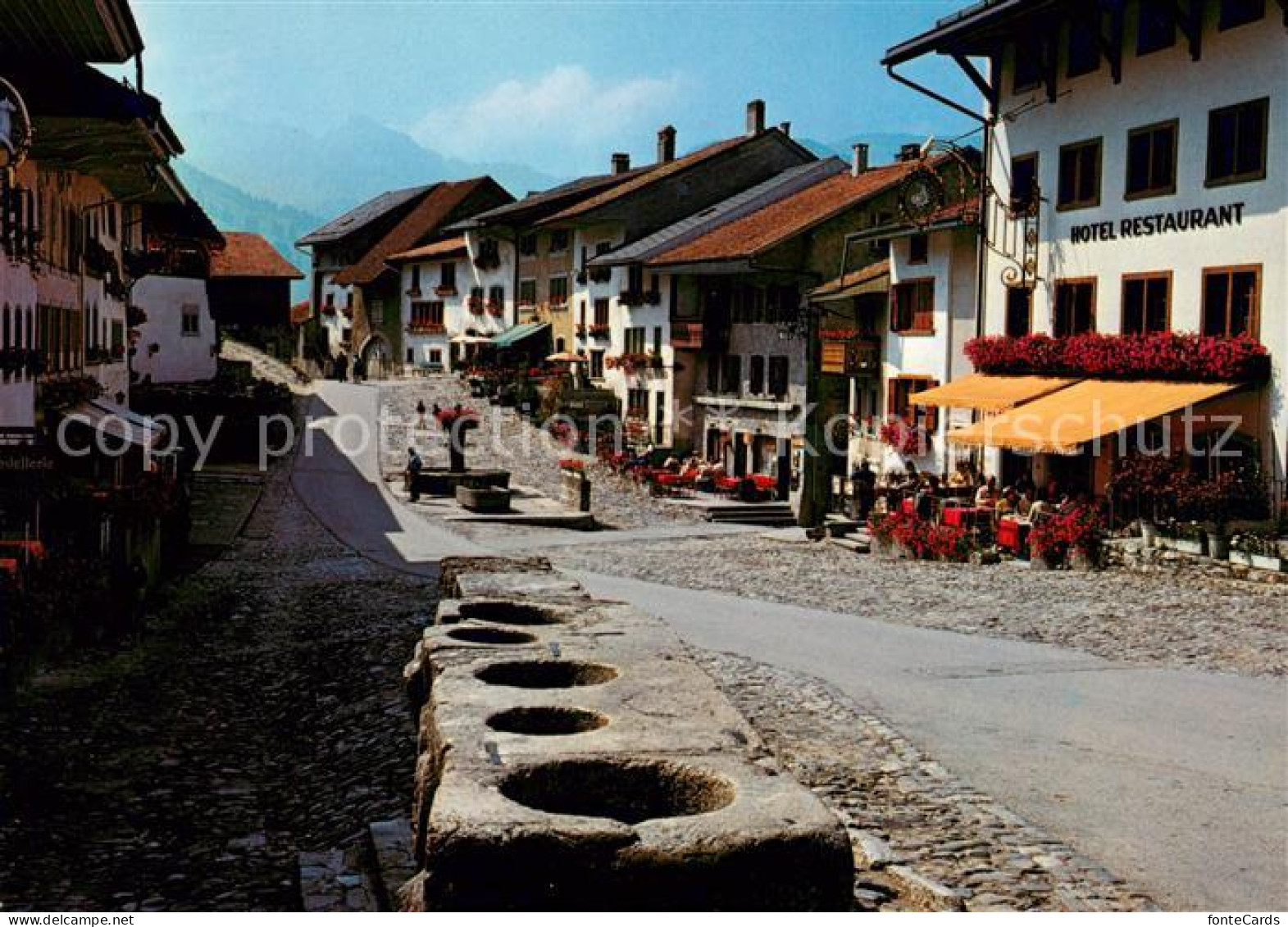 13600339 Gruyeres FR La Rue Pittoresque Avec Les Anciennes Mesures Gruyeres FR - Andere & Zonder Classificatie