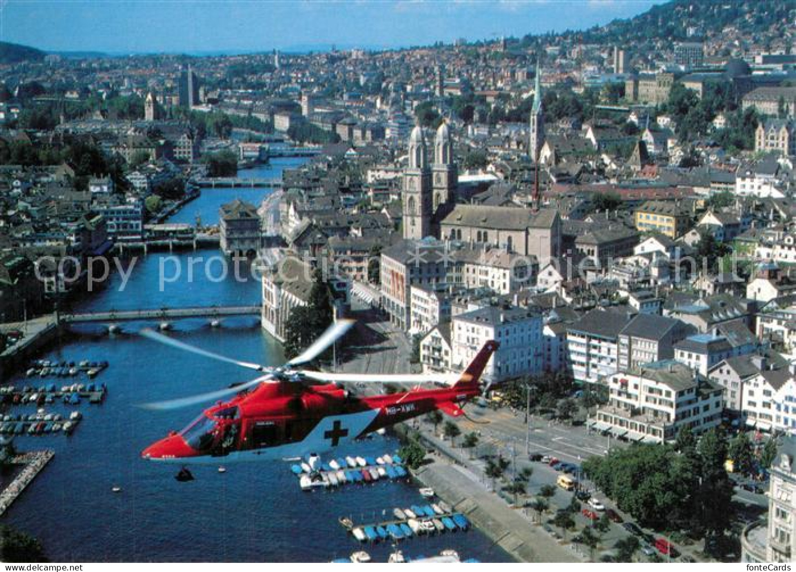 13589229 Zuerich ZH Hubschrauber Agusta A-109-K2 Der Rega Ueber Der Limmat Zentr - Andere & Zonder Classificatie