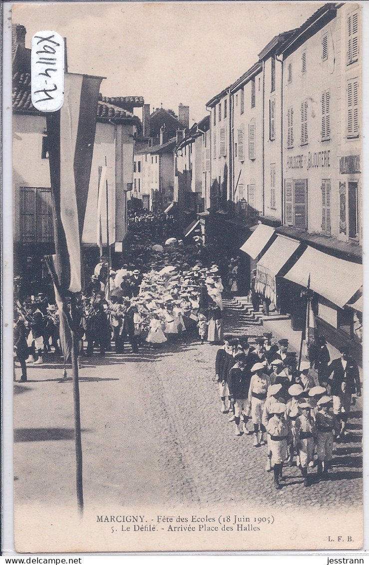 MARCIGNY- FETE DES ECOLES- 1905- N° 5- LE DEFILE- ARRIVEE PLACE DES HALLES - Autres & Non Classés