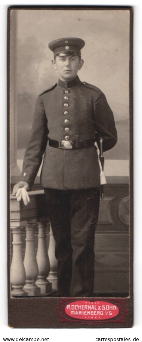 Fotografie A. Ochernal & Sohn, Marienberg I. S., Junger Soldat Mit Bajonett Und Portepee In Uniform  - Anonyme Personen