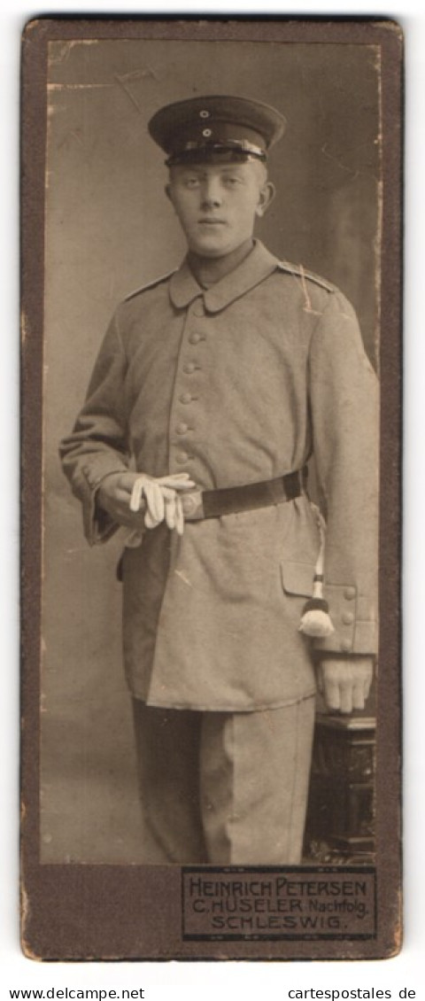 Fotografie Heinrich Petersen, Schleswig, Junger Soldat In Feldgrau Mit Portepee  - Anonyme Personen