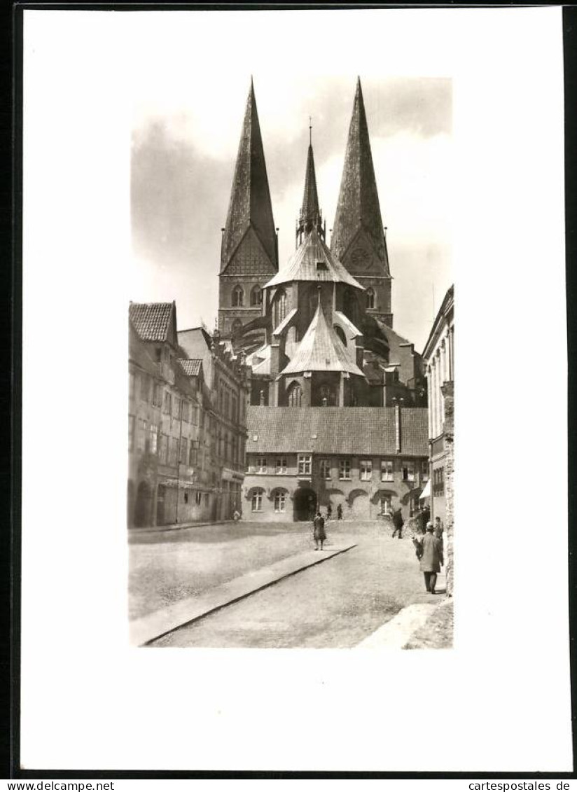 Fotografie Walter Wasssner, Lübeck, Ansicht Lübeck, Zentraler Platz Mit Kathedrale  - Lugares