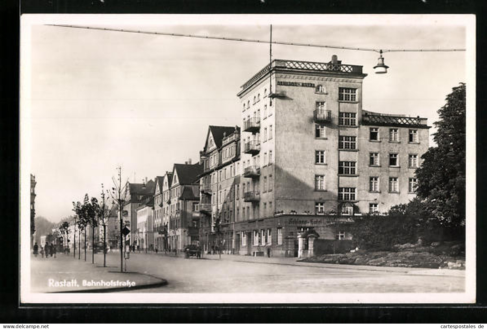 AK Rastatt, Bahnhofstrasse Mit Schloss-Hotel  - Rastatt