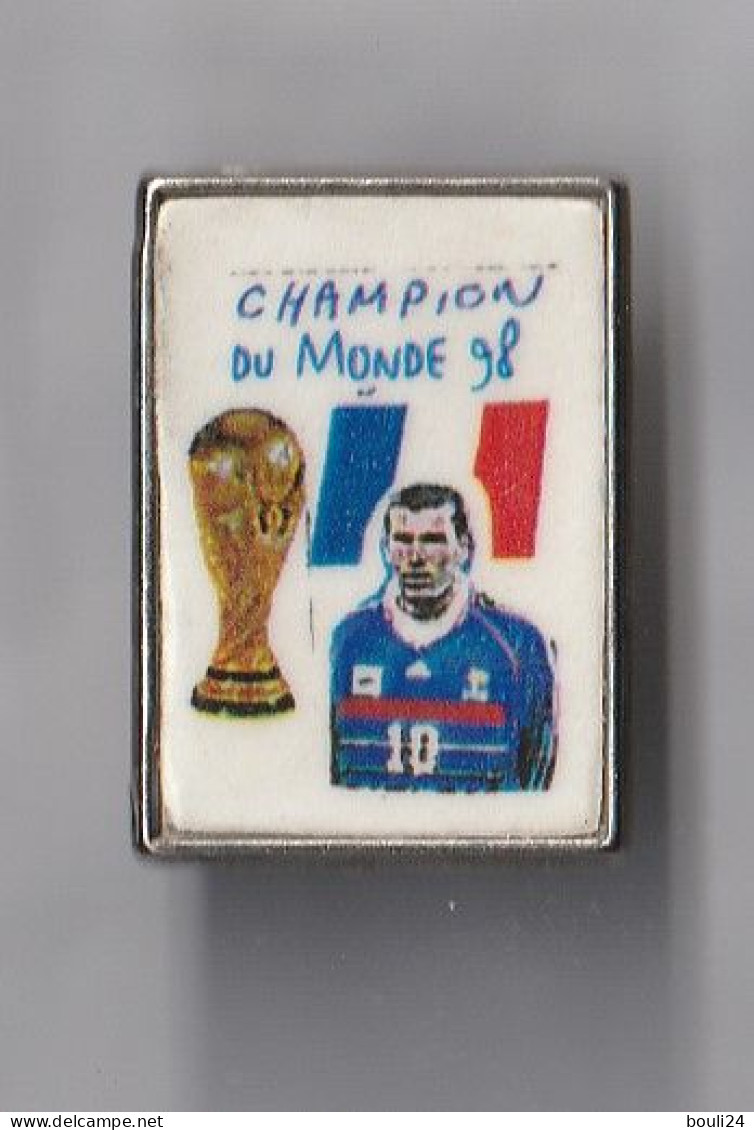 PIN'S THEMES SPORT FOOTBALL CHAMPION DU MONDE 98 ZIZOU ZIDANE - Fussball