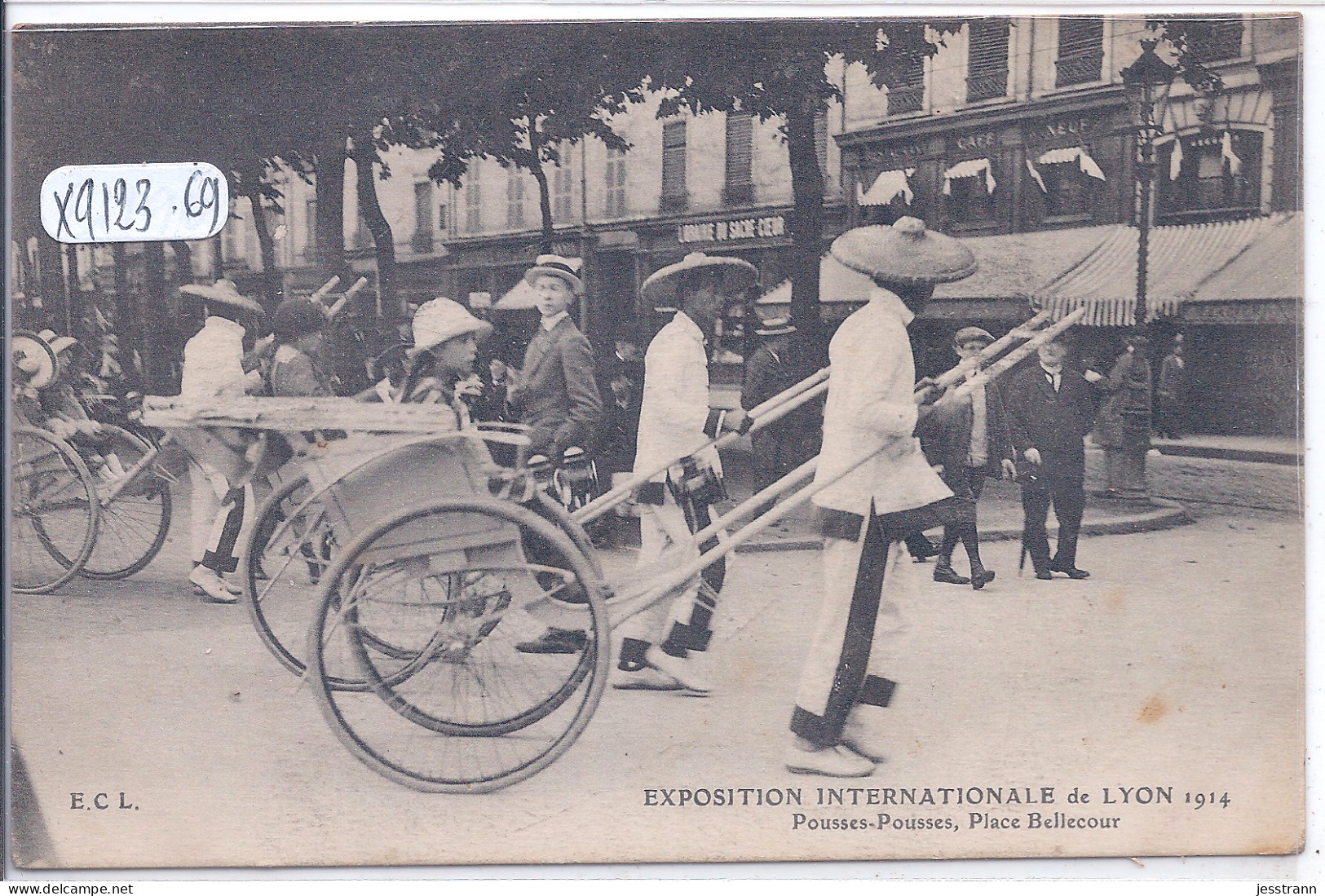 LYON- EXPOSITION INTERNATIONALE DE LYON 1914- POUSSES-POUSSES- PLACE BELLECOUR - Sonstige & Ohne Zuordnung