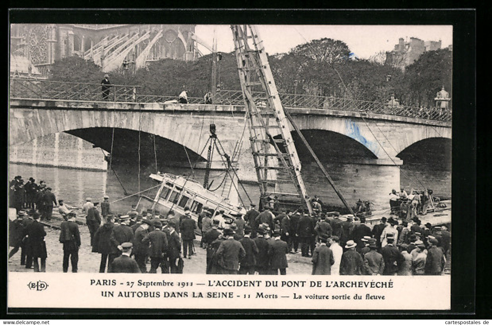 AK Paris, L'Accident Du Pont De L'Archevéche Un Autobus Dans La Seine 1911, Morts La Voiture Sortie Du Fleuve  - Bus & Autocars
