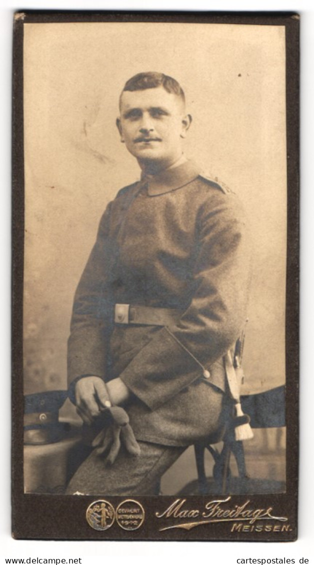 Fotografie Max Freitag, Meissen, Rote Stufen 3, Soldat In Feldgrau Mit Portepee Und Bajonett  - Anonymous Persons