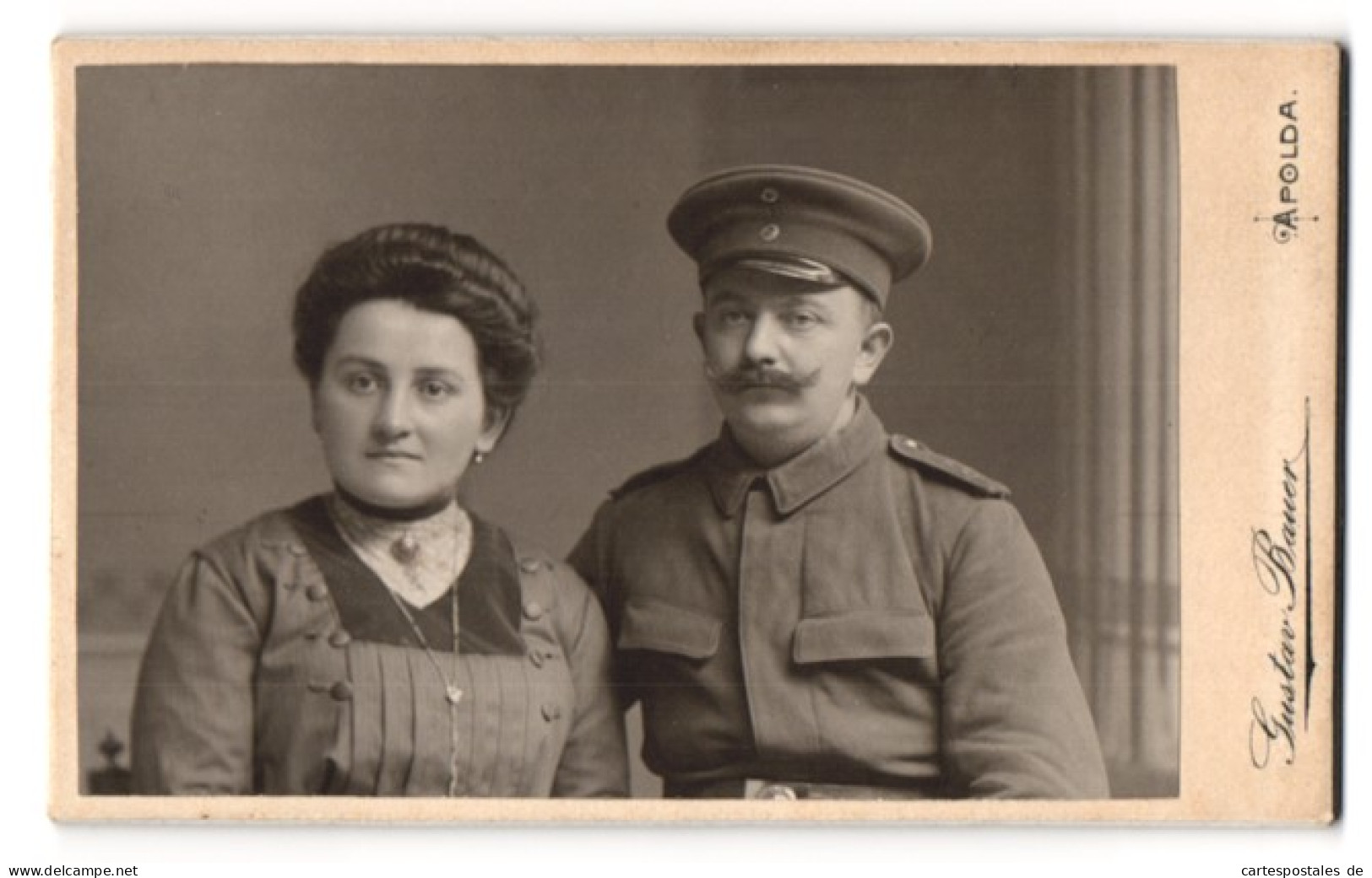 Fotografie Gustav Bauer, Apolda, Soldat In Uniform Nebst Gattin  - Anonyme Personen