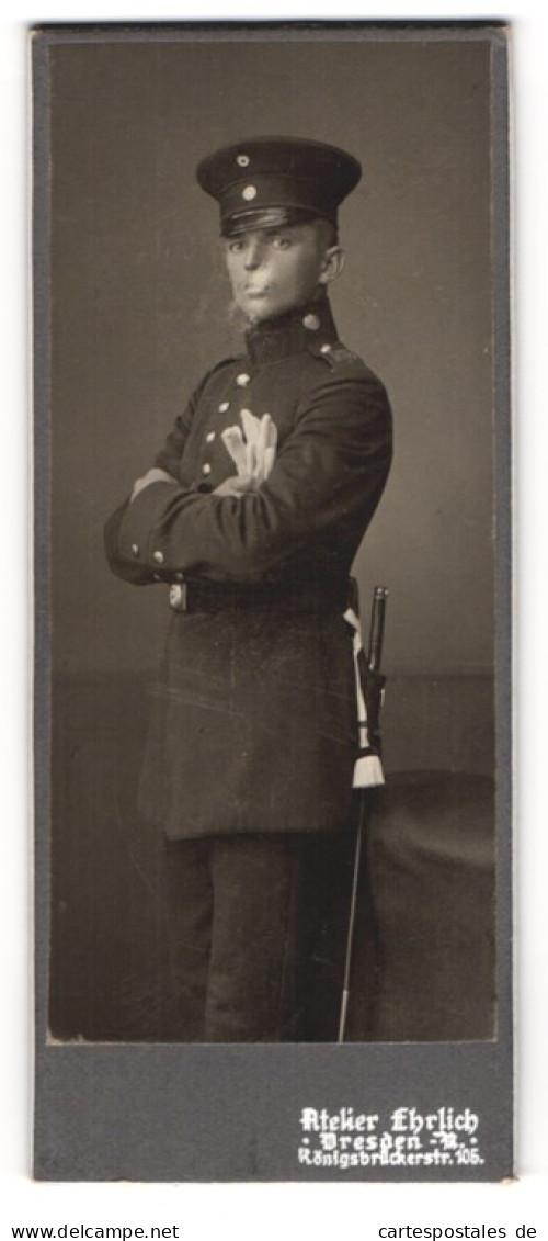 Fotografie Atelier Ehrlich, Dresden, Königsbrückerstrasse 105, Soldat D. Jäger-Reg. 108 In Uniform Mit Bajonett, Po  - Anonieme Personen