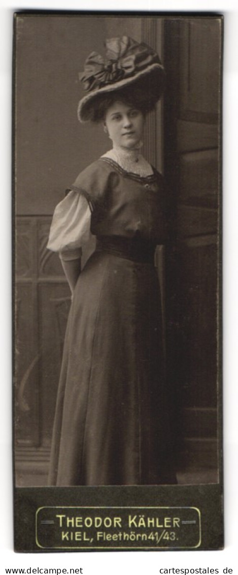 Fotografie Theodor Kähler, Kiel, Fleethörn 41 /43, Junge Dame Hedwig Maury Mit 18 Jahren, 1909  - Personnes Anonymes