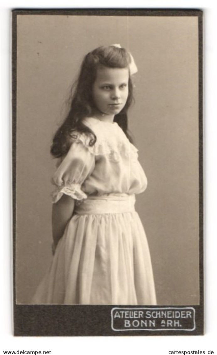 Fotografie Atelier Schneider, Bonn A. Rh., Junges Mädchen Hedwig Wanner Im Kleid Mit Offenen Haaren, 1910  - Personnes Anonymes