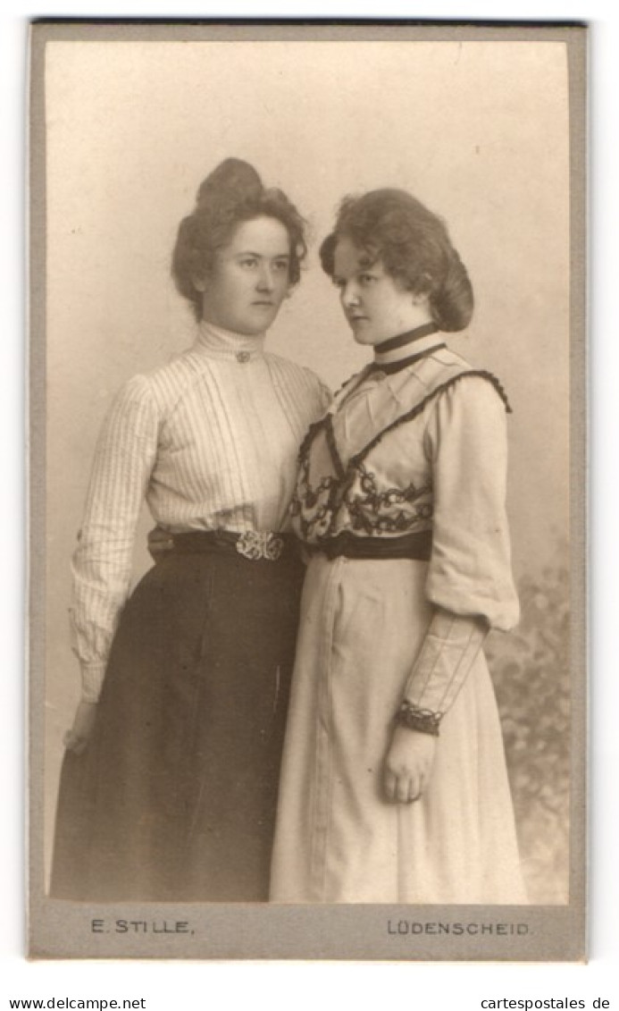 Fotografie E. Stille, Lüdenscheid, Jung Frau Suse König Mit Ihrer Schwester, 1902  - Personas Anónimos