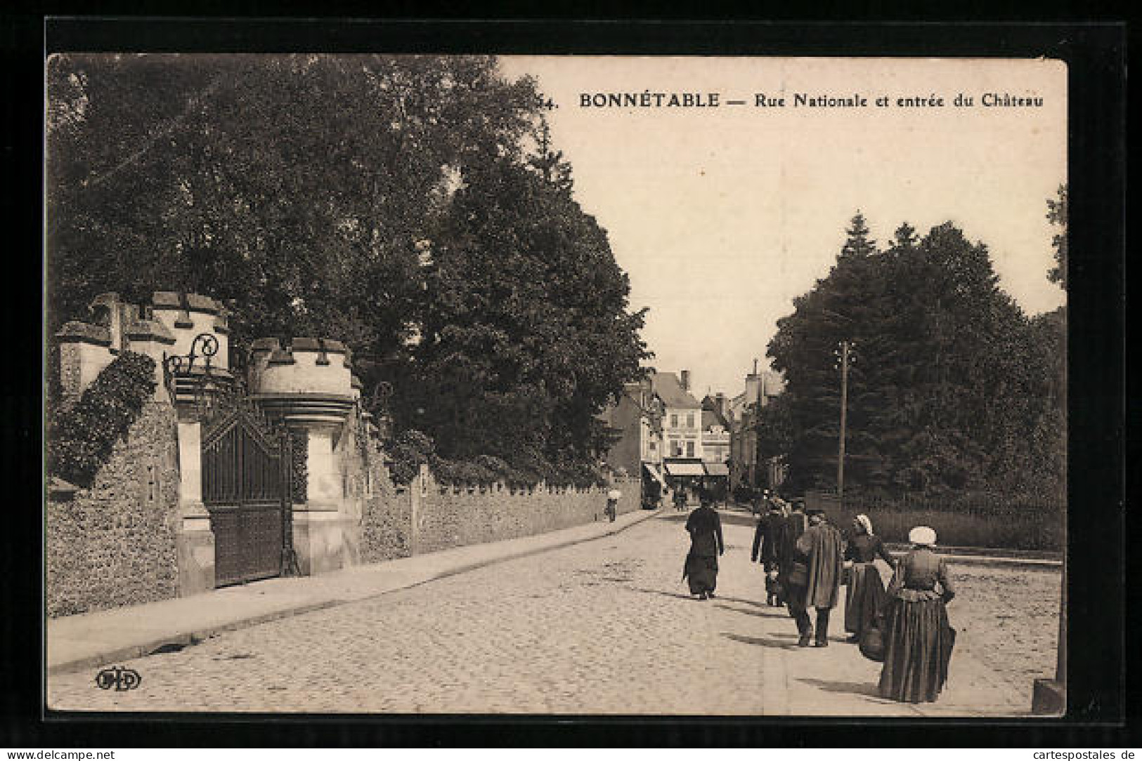 CPA Bonnétable, Rue Nationale Et Entrée Du Château  - Other & Unclassified