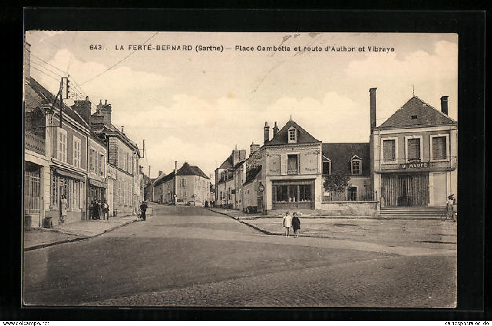 CPA La Ferté-Bernard, Place Gambetta Et Route D`Authon Et Vibraye  - Vibraye