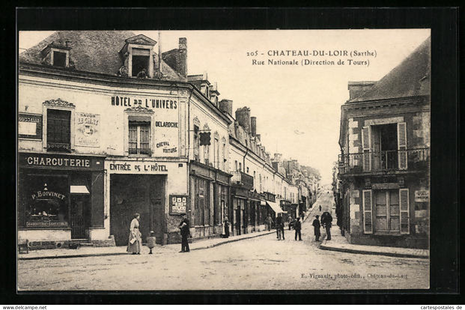 CPA Chateau-du-Loir, Rue Nationale, Direction De Tours  - Chateau Du Loir