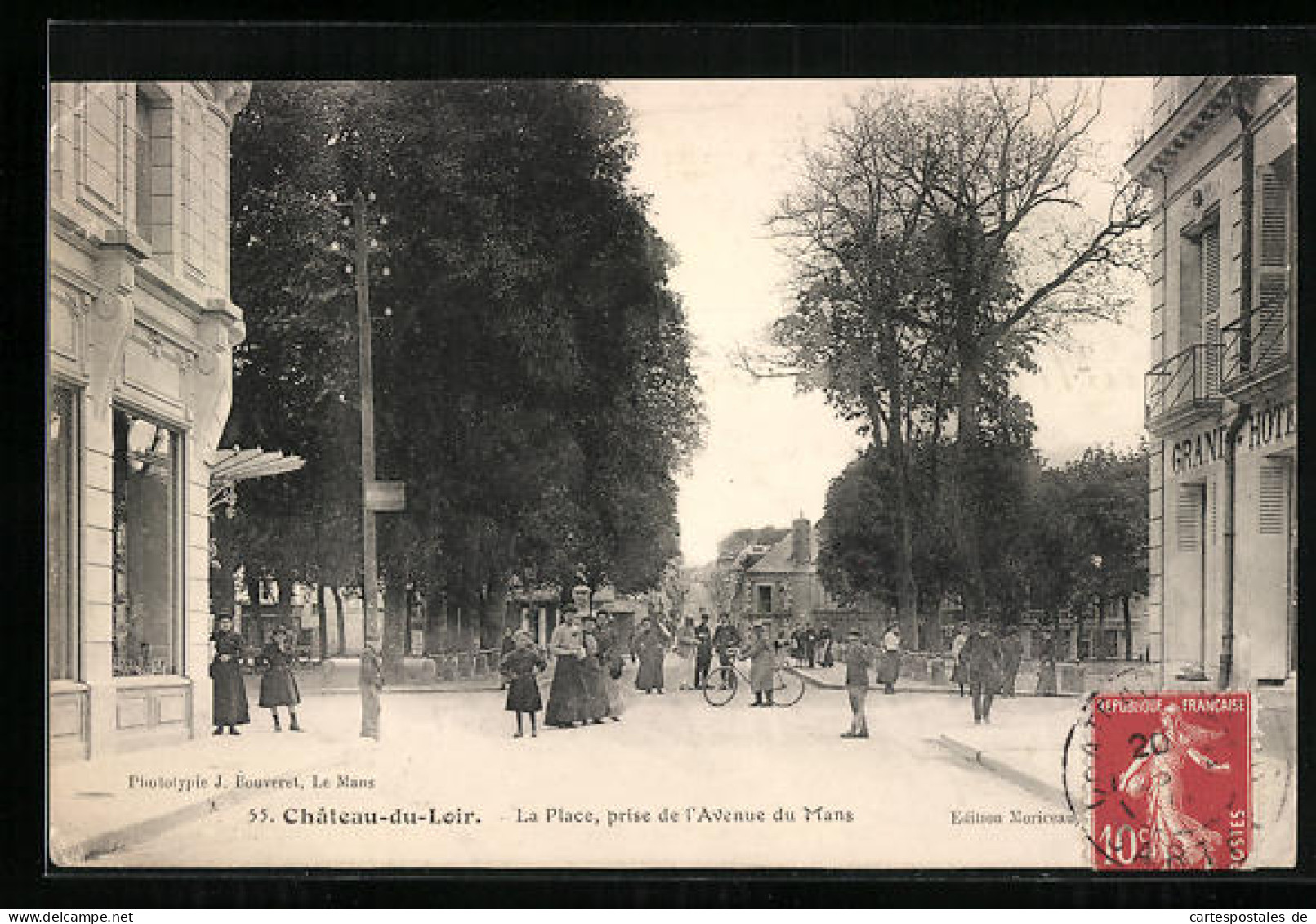 CPA Château-du-Loir, La Place, Prise De L'Avenue Du Mans  - Le Mans