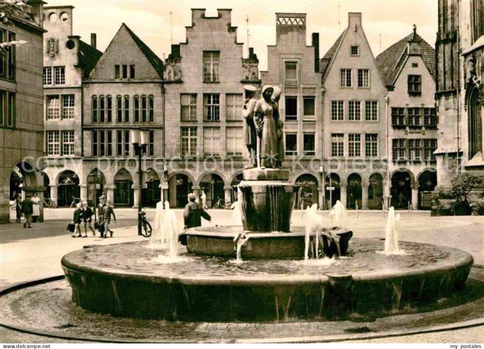 72811601 Muenster Westfalen Lambertusbrunnen Giebelhaeuser Muenster - Münster