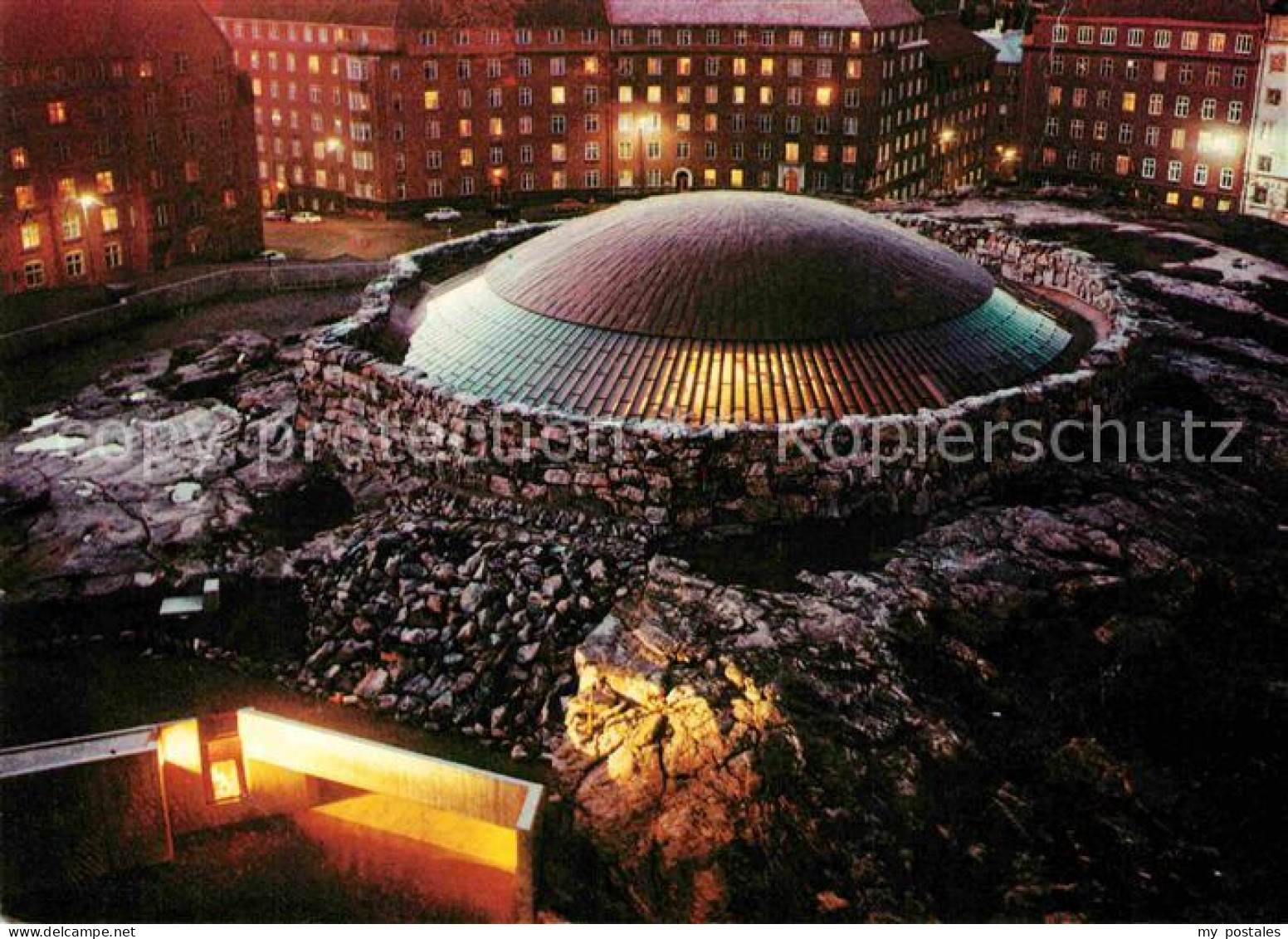 72807544 Helsinki Temppeliaukio Kirche Nachtaufnahme Helsinki - Finnland