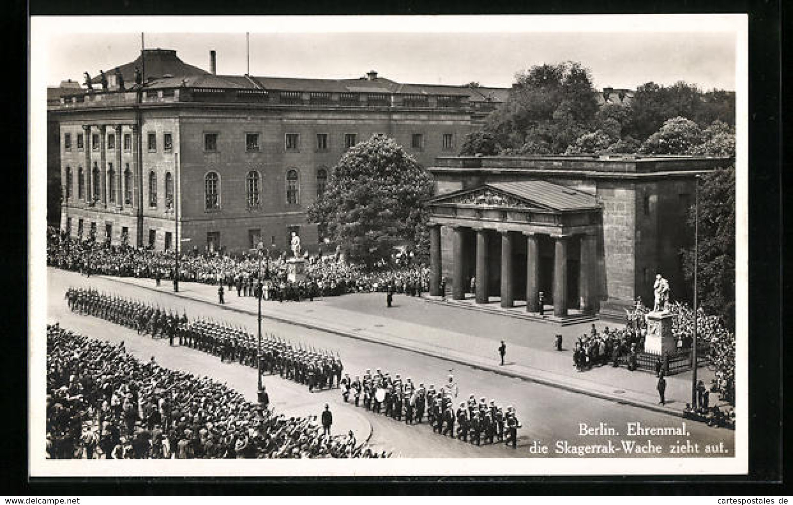 AK Berlin, Ehrenmal Und Aufziehende Skagerrak-Wache  - Mitte