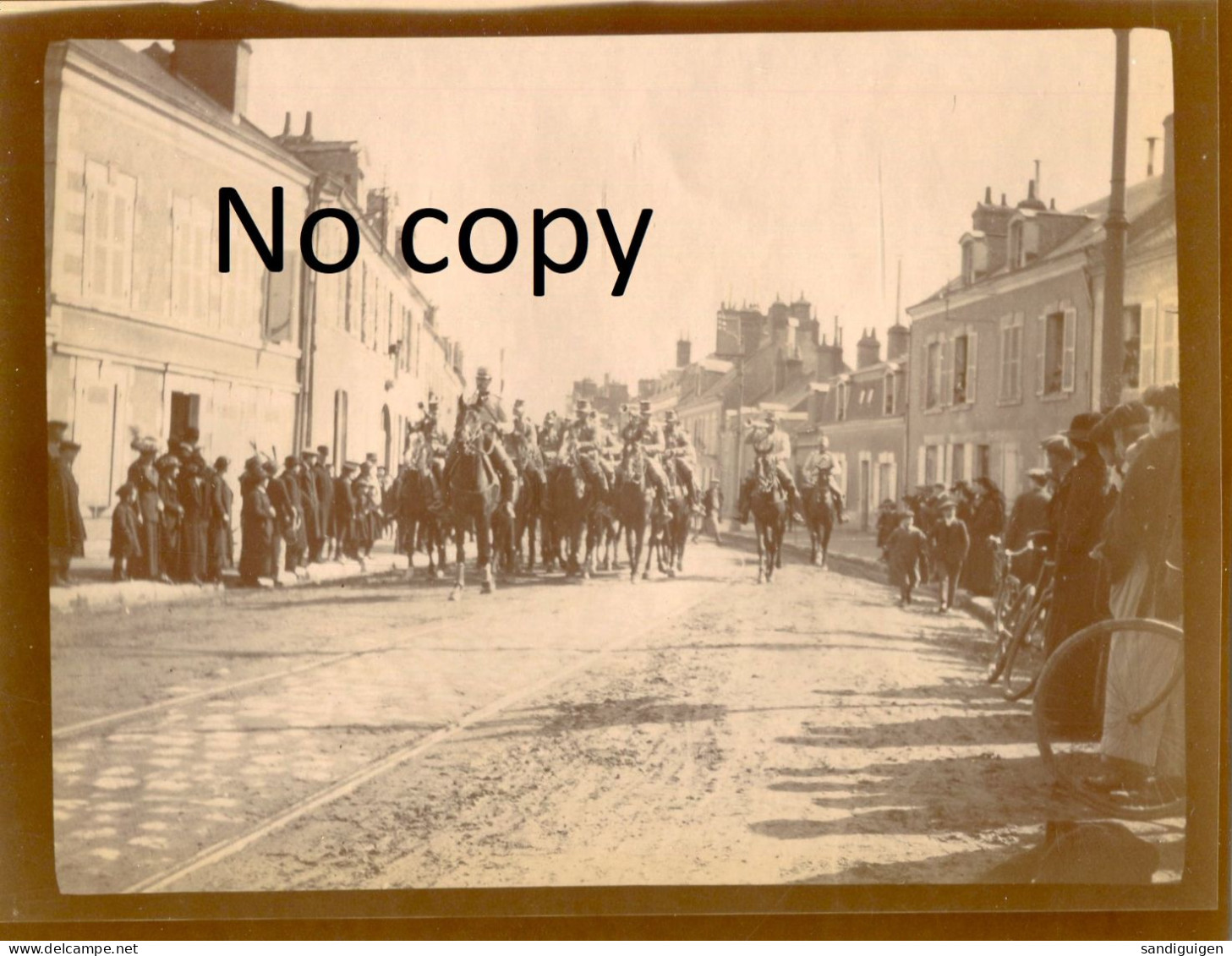 PHOTO FRANCAISE - ARRIVEE DU 8e REGIMENT DE CHASSEURS A CHEVAL A ORLEANS LOIRET EN 1913 - Orte