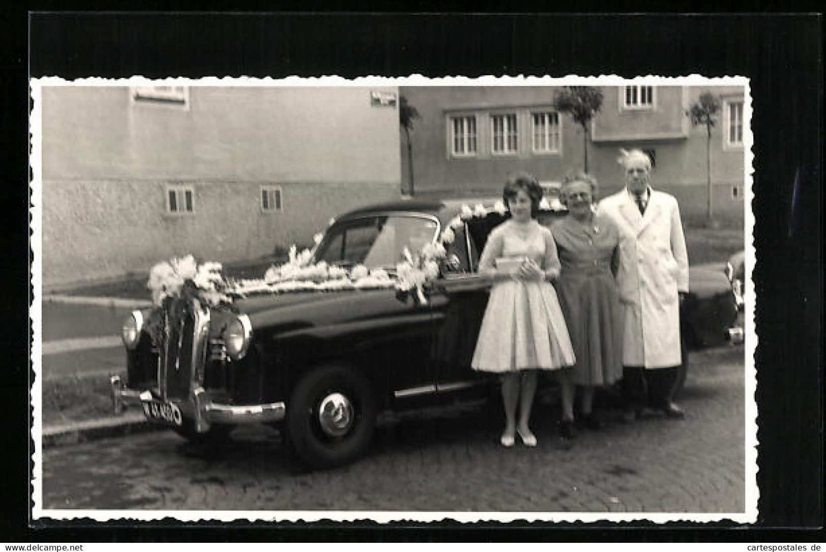 Foto-AK Mercedes Benz Auto An Der Strasse, Kfz-Kennzeichen 41-450  - Voitures De Tourisme