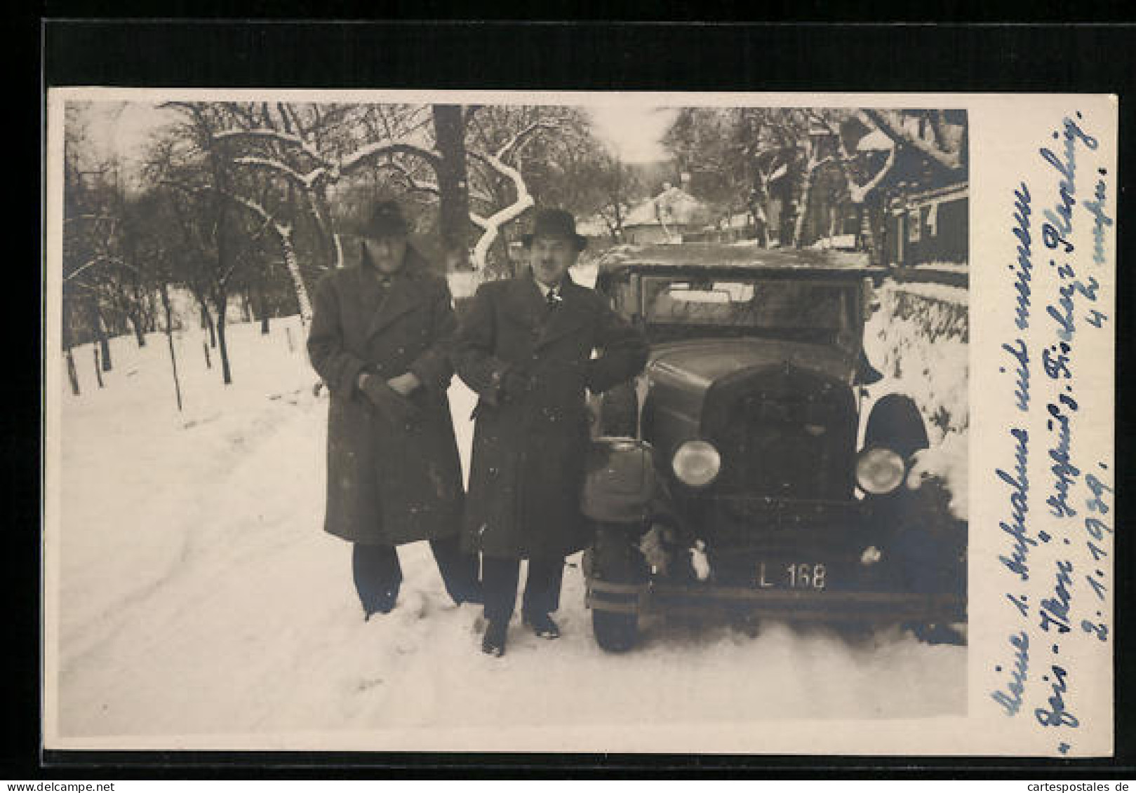 Foto-AK Tulln, Auto An Einer Strasse Im Winter, Daneben Zwei Herren  - Passenger Cars