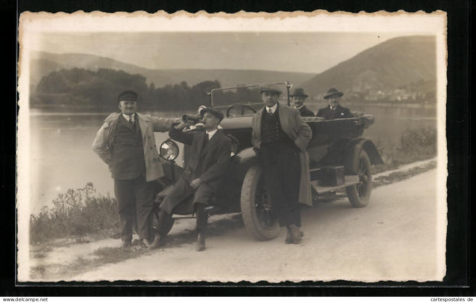 Foto-AK Auto Mercedes Benz Mit Ausflugsgesellschaft, 1924  - PKW