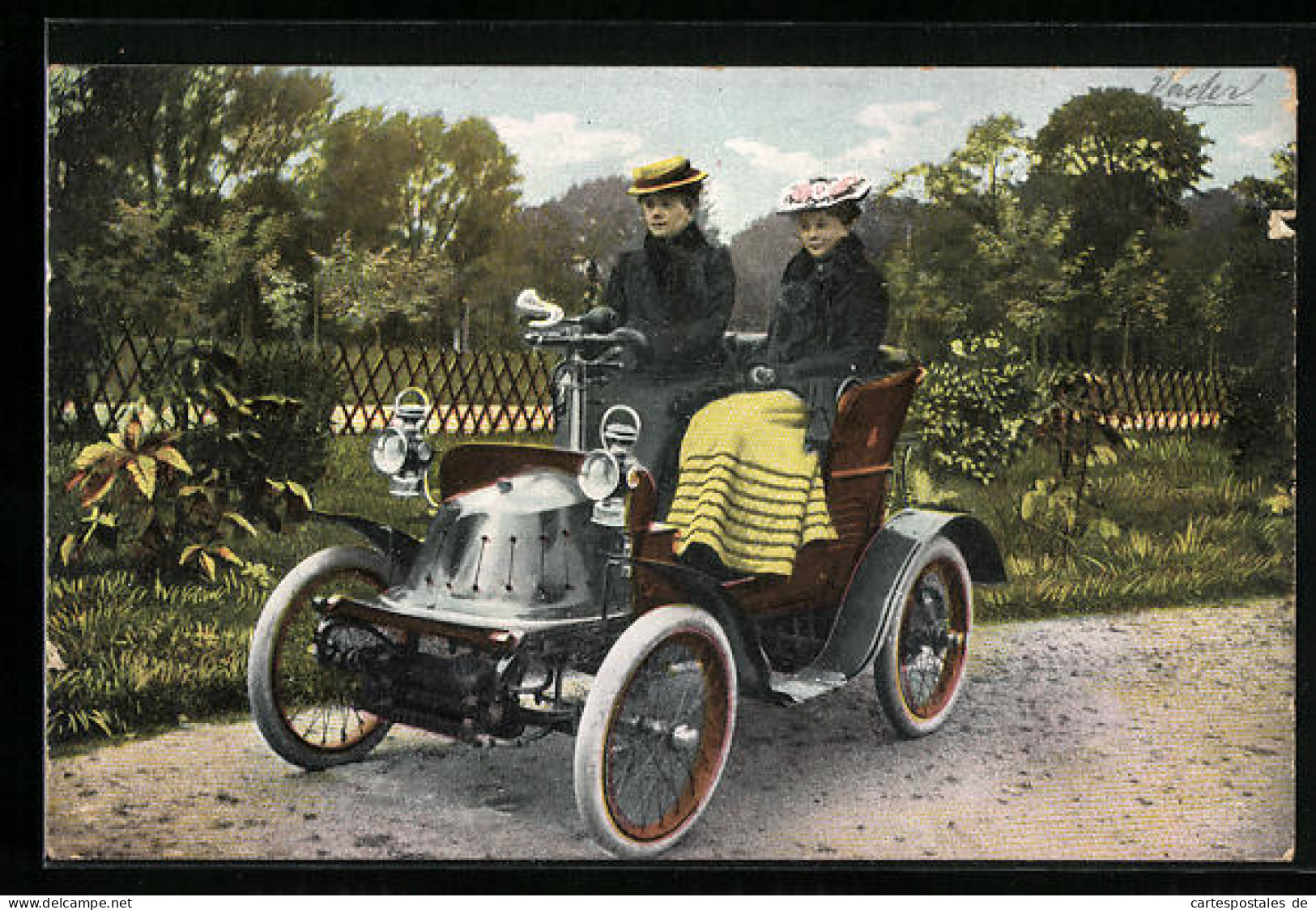 AK Auto, Zwei Frauen Mit Hut Beim Ausflug  - PKW