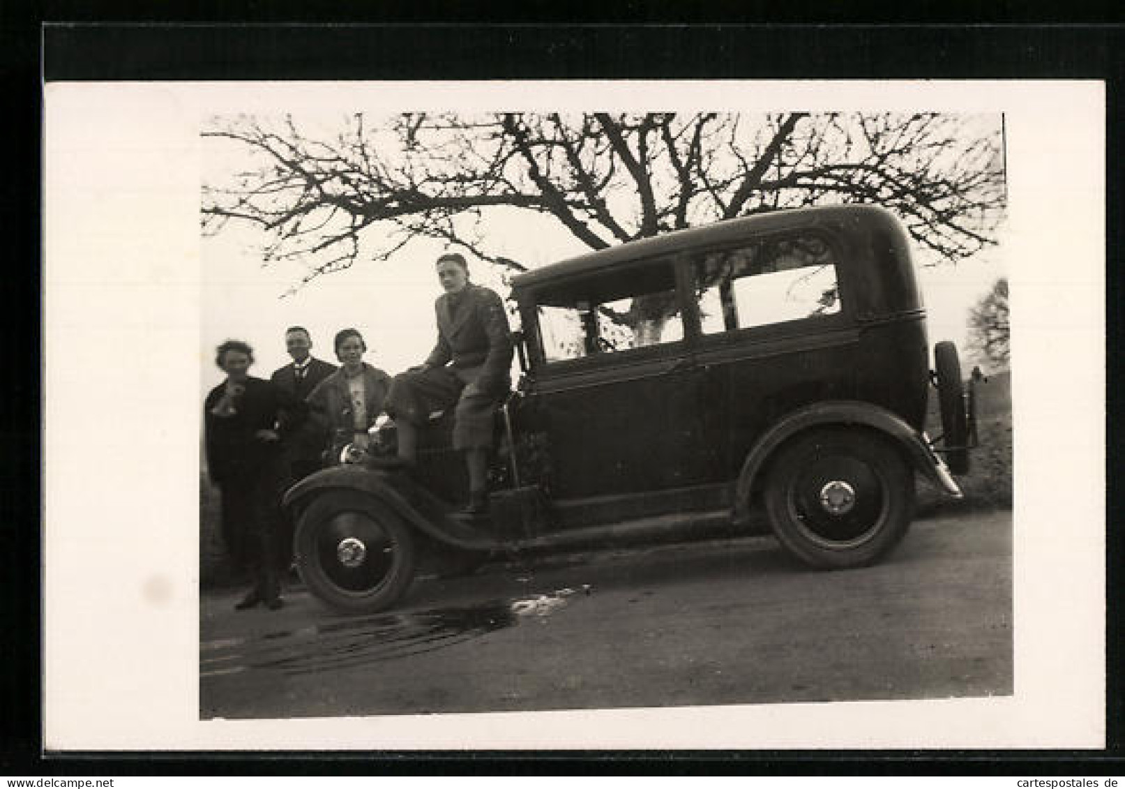 Foto-AK Auto Von Opel, Familie Macht Eine Pause  - Voitures De Tourisme