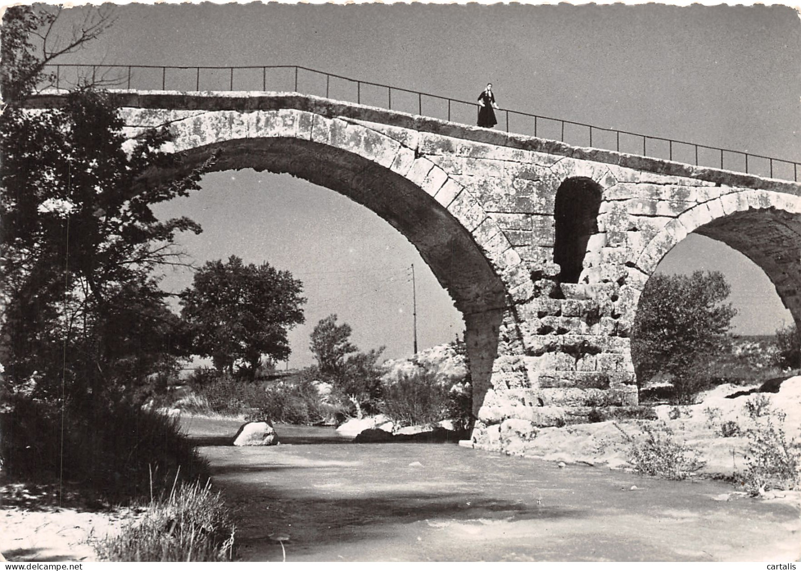 84-LE PONT JULIEN-N°4181-C/0027 - Autres & Non Classés