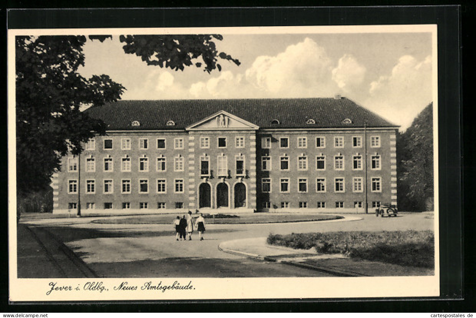 AK Jever I. Oldbg., Vor Dem Neuen AMtsgebäude  - Jever